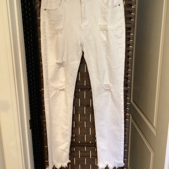 MID RISE RIPPED  STRETCH SKINNY JEANS - Picture 1 of 6